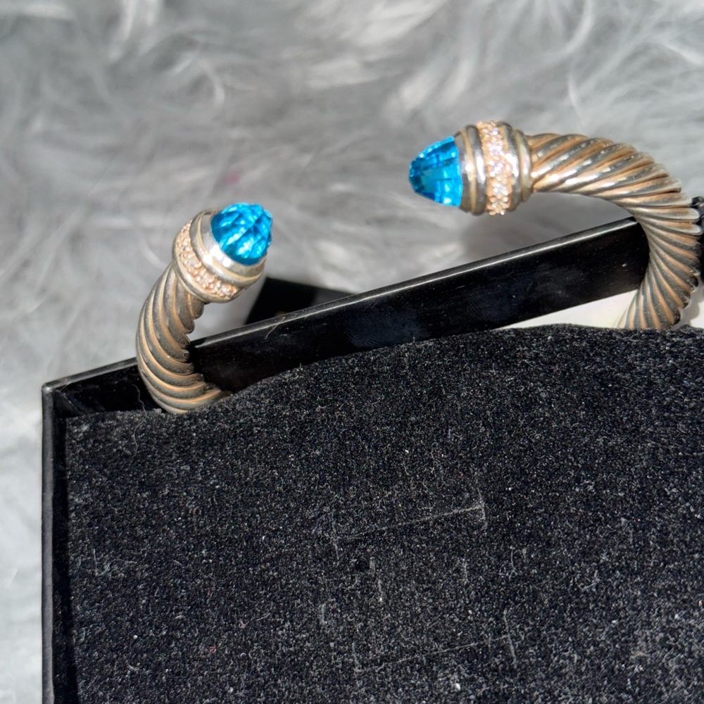 Elegant Blue and Gold Women's Bracelet